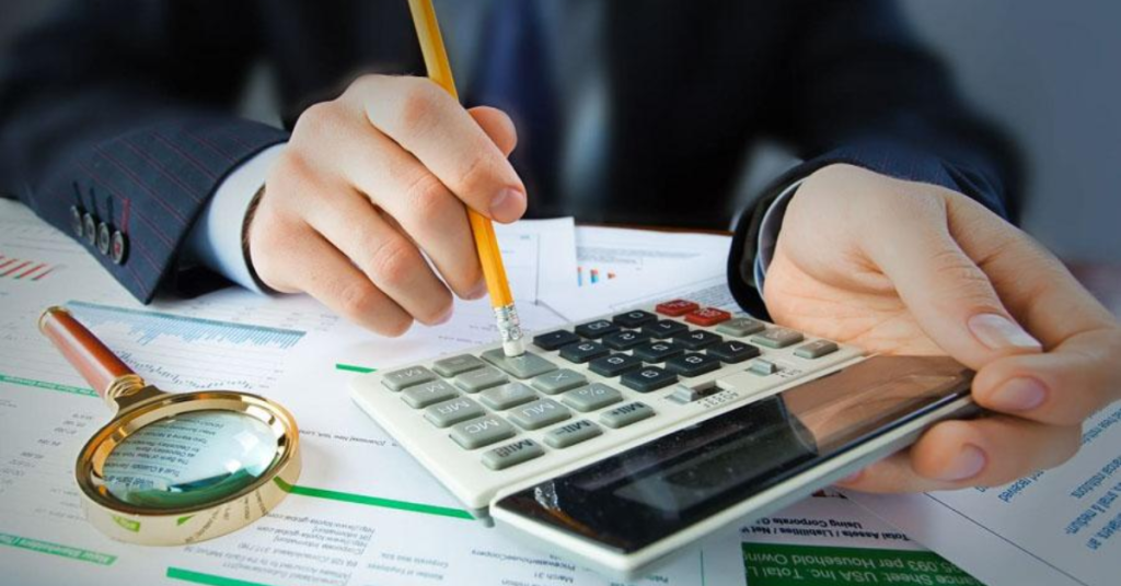 Hộ kinh doanh có cần kế toán không? Quy định sổ sách, nghĩa vụ thuế và khi nào nên thuê kế toán 2 Hộ kinh doanh có bắt buộc phải làm kế toán không?